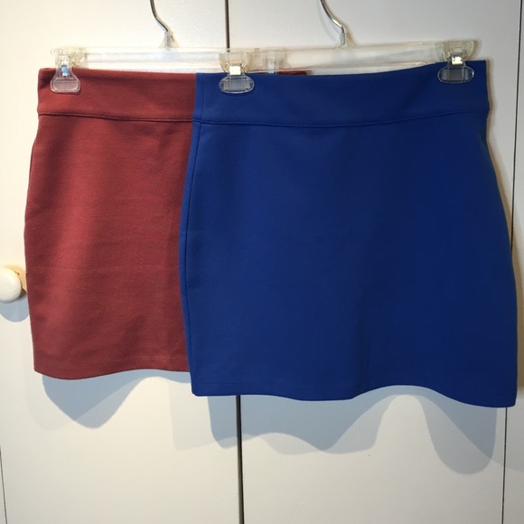 ❌❌SOLD❌❌2 for 1. Short midi skirts