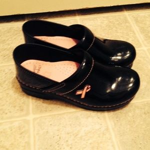Dansko Clogs Women's Size 38 (US 8)