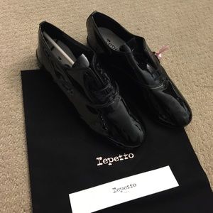 Repetto lace-up flat