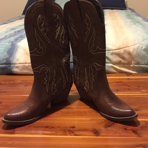 Cowgirl boots, worn once :)