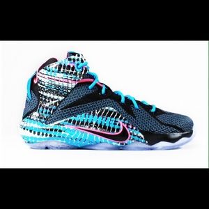 Nike Lebron XII Chromosome