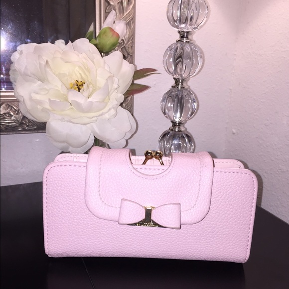 Lulu Guiness Clutches & Wallets - 🎀 Blush Pink Lulu Guiness Wallet 🎀