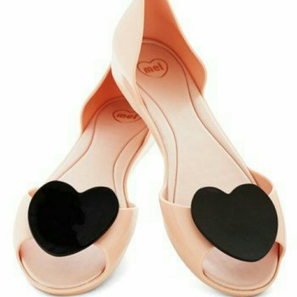 Flat shoes