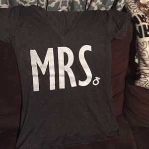 Mrs v-neck tee