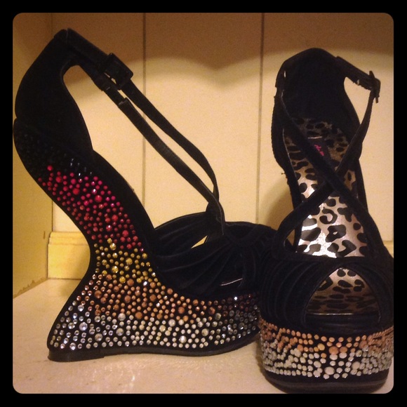 NWOT STUNNING Dollhouse Pumps, "Luster", size 7