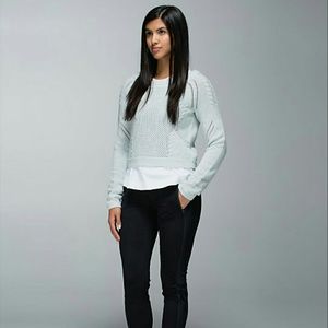 Lululemon "Be Present" cropped pullover