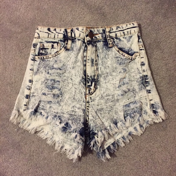 💙SOLD💙 High Waisted Acid Wash Shorts - Picture 2 of 3