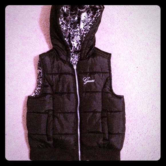 Guess vest sz small with charm on zipper