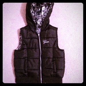 Guess vest sz small with charm on zipper