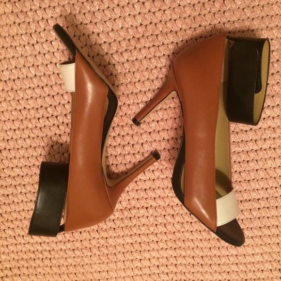 Ann Taylor color block sandals - Picture 4 of 4