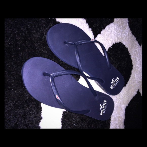 Hollister flip flops