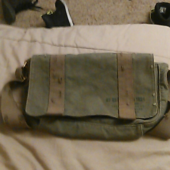 ONE OF A KIND SHOULDER BAG!! - Picture 1 of 4