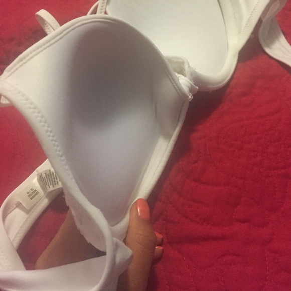 VICTORIA'S SECRET white swimsuit bikini top - Picture 4 of 5
