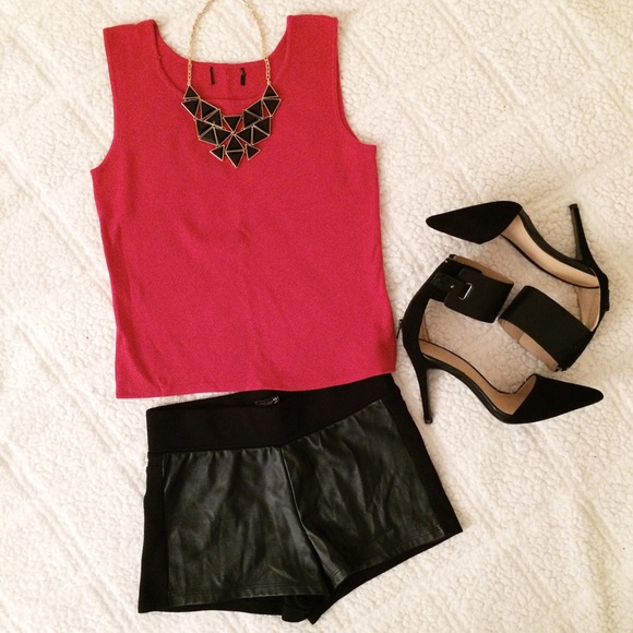 ❌SOLD❌ basic red tank top - Picture 1 of 2