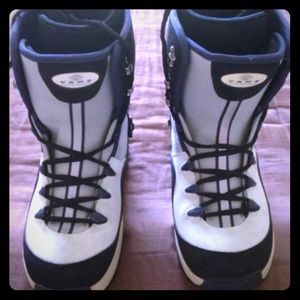 Vans snowboarding boots