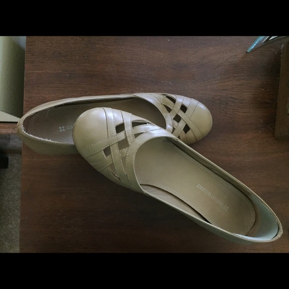 Naturalized Biege Pumps 8 1/2
