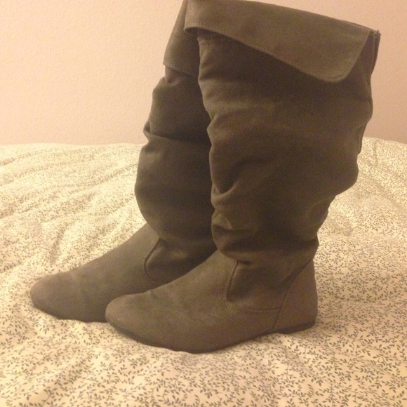 Grey Boots 💕