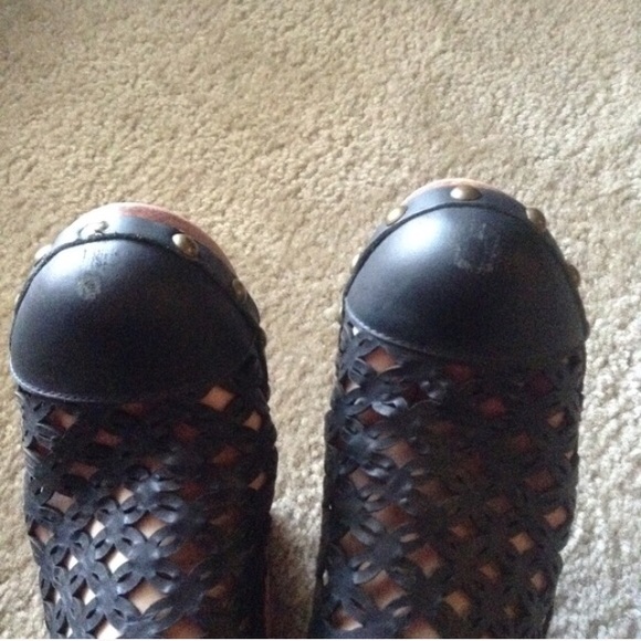 SOLD Black Lattice Woodies Clog Mules - Picture 4 of 4