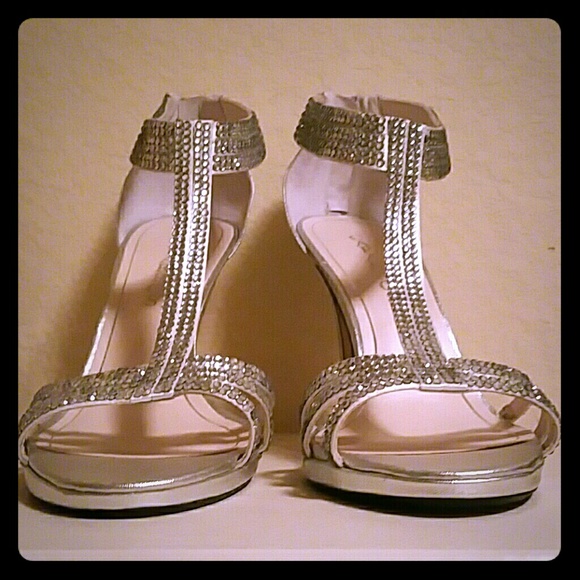 High heeled formal sandals