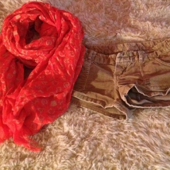 Marc by Marc Jacobs beige and red scarf - Picture 2 of 3