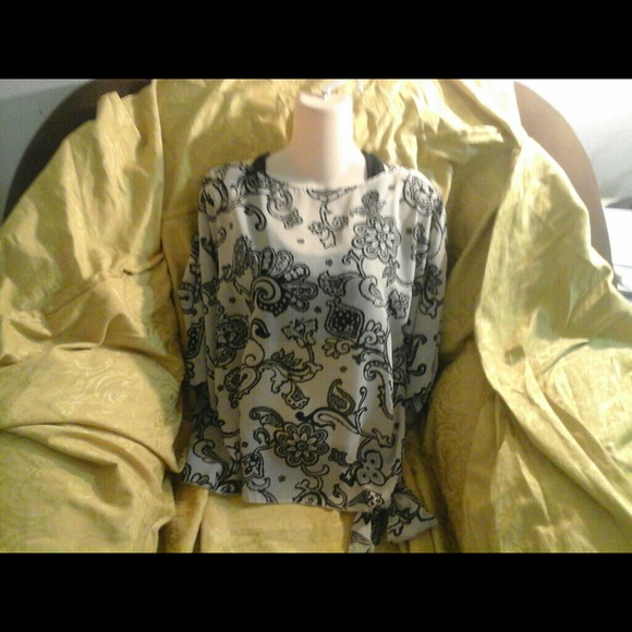 Womens large sheer blouse with tie - Picture 2 of 4