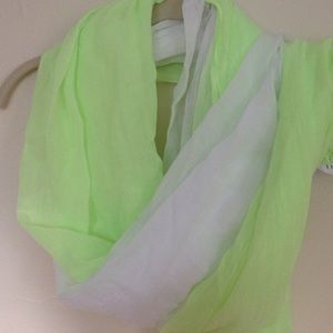 lululemon Warrior Scarf - White & Clear Mint