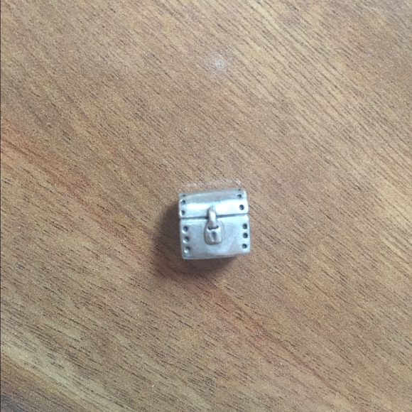 Pandora treasure chest