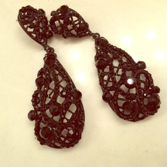 Elegant black earrings