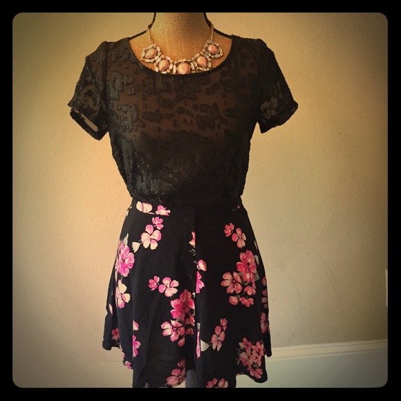 🌟BCBGENERATION black top with open back✨ - Picture 1 of 4