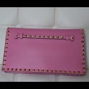 💕Valentino Rockstud Pink Clutch-NO TRADES-