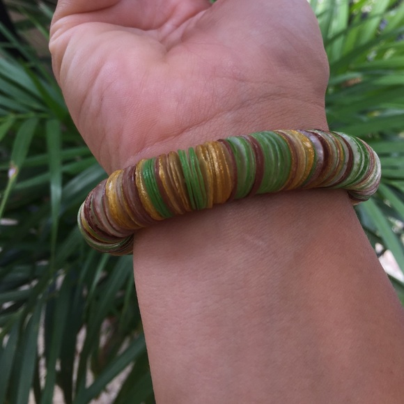 Shell Bracelet - Picture 2 of 3