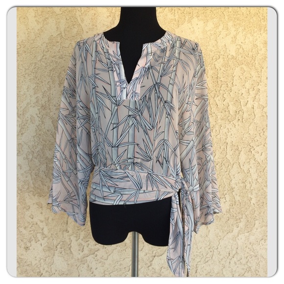 ✅SOLD IN BUNDLE- 🎀 NY & Co. Blouse