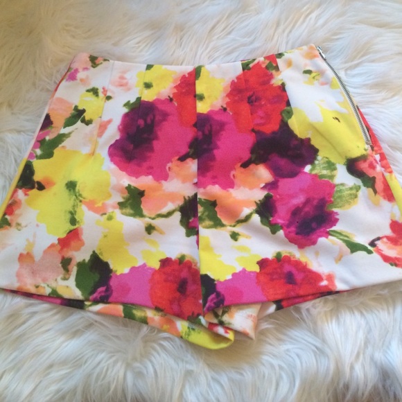 Floral print shorts
