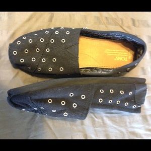 TOMS black grommet flats - 10