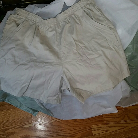Khaki Shorts NWOT 2X 20W