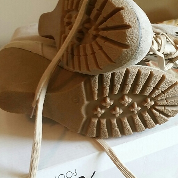 Shoe - Picture 2 of 3