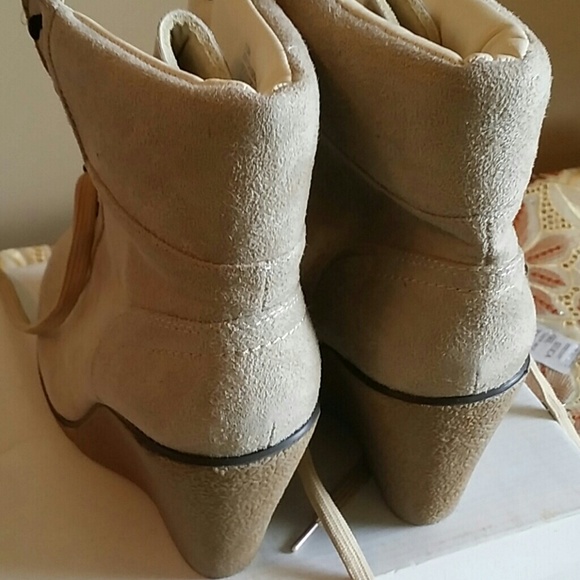 Shoe - Picture 3 of 3