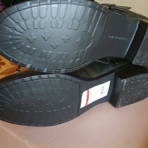 Shoe - Picture 3 of 3