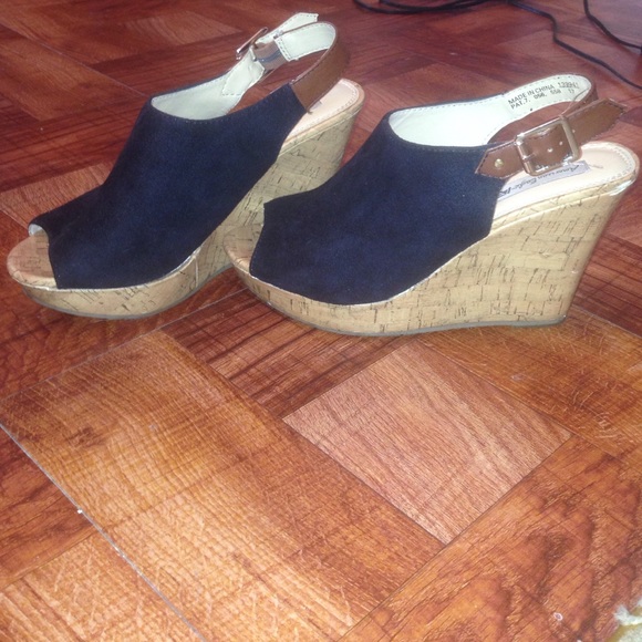 American eagle black and brown wedges