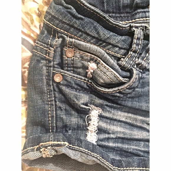 🌾SALE🌾Distressed Denim Short Shorts - Picture 3 of 4