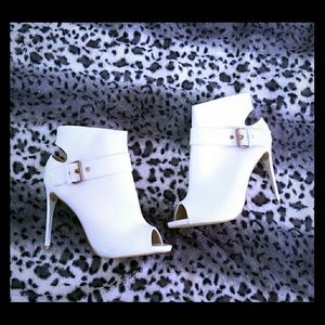 Peep Toe Buckle Trim Shoe Boot - WHITE