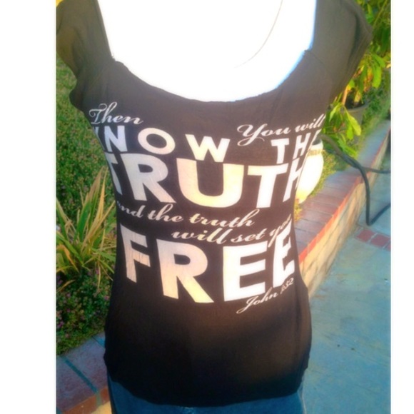 Fashionista Scripture Top - Picture 2 of 3