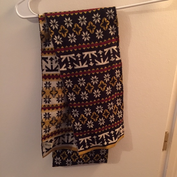 Reversible Aztec print Levi's Scarf!!! - Picture 4 of 4