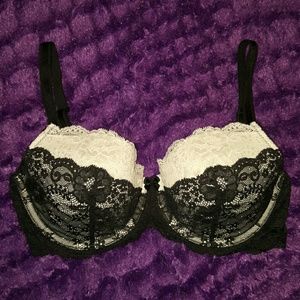 34D VS Black and white laced bra NWOT