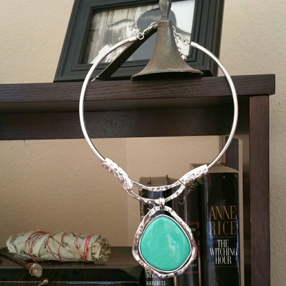 💙SILVER TONE & TURQUOUSE NECKLACE💙