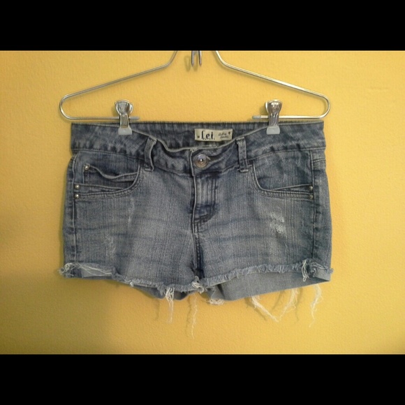 Shorts - Picture 2 of 3