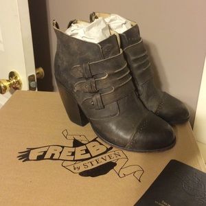 Free Bird By STEVEN - Malbec booties