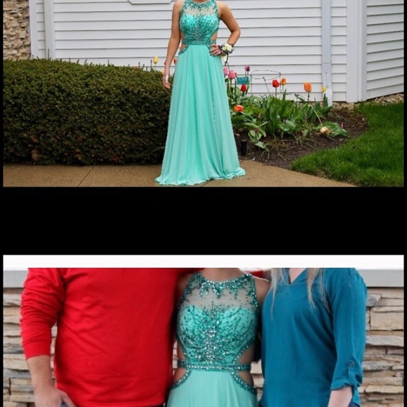 PROM DRESS FOR SALE ON @enp7 - Picture 2 of 4