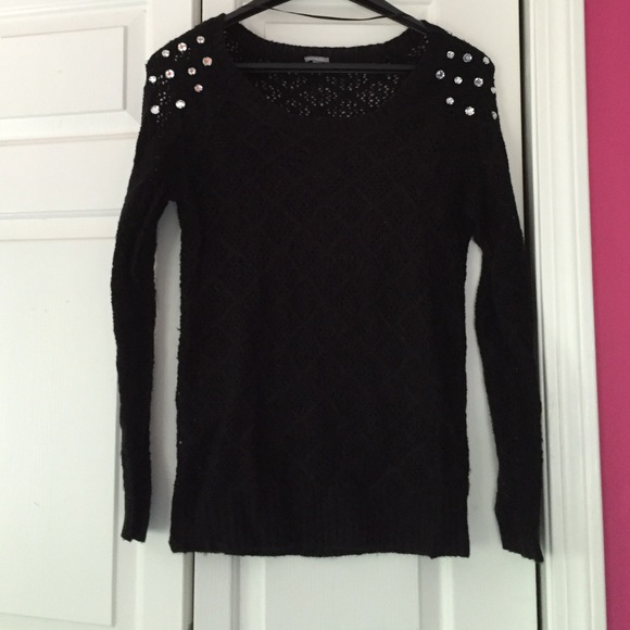 Black sweater with jewels on the shoulder