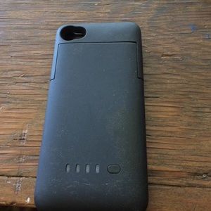 Charging iPhone case black